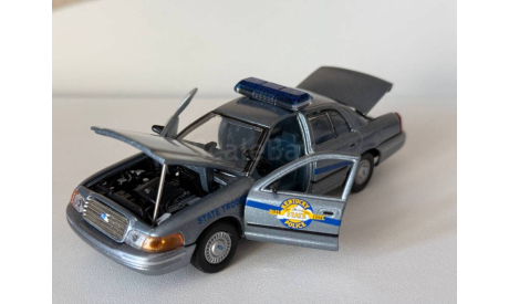 1:43 Gearbox Ford Crown Victoria Kentucky State Trooper, масштабная модель, 1/43