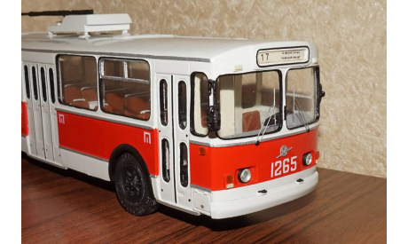 Троллейбус зиу-9 (682) 1:43 модель мосхимволокно, редкая масштабная модель, 1/43