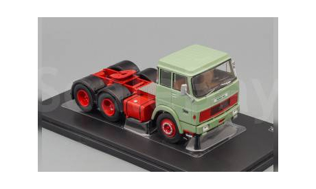 HENSCHEL HS 19 towing vehicle (1966), light green/red, масштабная модель, IXO, scale43