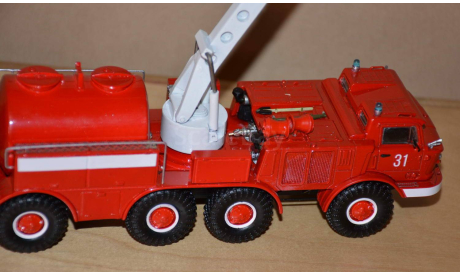 Пожарный пеноподъемник  ЗИЛ-135 ЛМ, масштабная модель, scale43