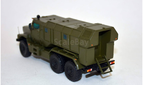 Кит Урал Тайфун, сборная модель автомобиля, scale43
