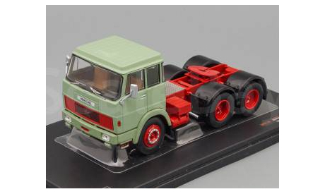 HENSCHEL HS 19 towing vehicle (1966), light green/red, масштабная модель, IXO, scale43