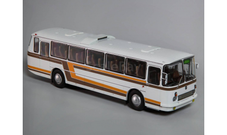 ЛАЗ 699Р белый, с цветными полосами, масштабная модель, Classicbus, 1:43, 1/43