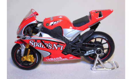 Yamaha YZR-M1, 1:18, Maisto, масштабная модель мотоцикла, 1/18, Maisto-Swarovski