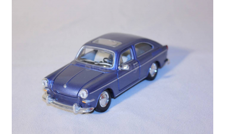 Volkswagen 1600 Fastback, 1:24, Maisto, масштабная модель, 1/24, Maisto-Swarovski