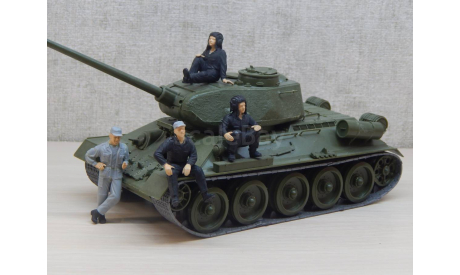 Т 34-85 с экипажем, сборные модели бронетехники, танков, бтт, scale35