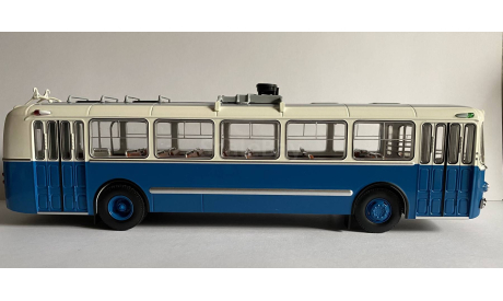 Троллейбус ЗиУ-5 Мороз Demprice, масштабная модель, scale43