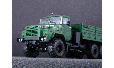 102286 КРАЗ-260 бортовой (ранний), масштабная модель, scale43, Автоистория (АИСТ)