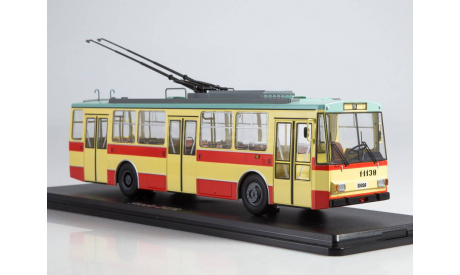 Троллейбус Шкода Skoda-14TR (красно-бежевый) SSM4042, масштабная модель, scale43, Start Scale Models (SSM), Škoda
