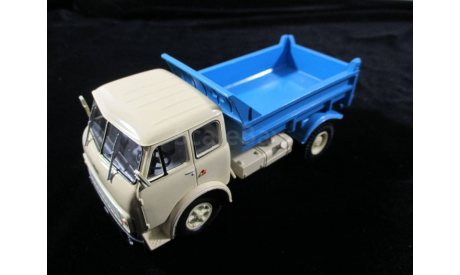 H759b МАЗ-5549 самосвал (бежевый/синий), масштабная модель, scale43, Наш Автопром