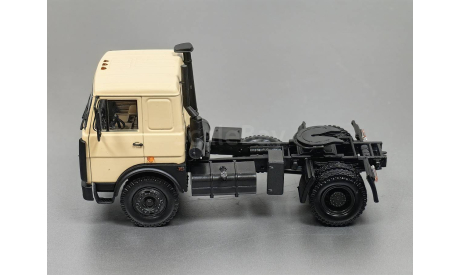 Масштабная модель H795 МАЗ-54327 (1988-1999) бежевый, масштабная модель, scale43, Наш Автопром