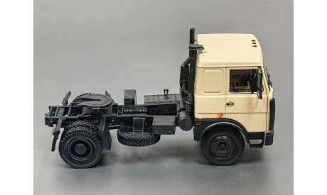 Масштабная модель H795 МАЗ-54327 (1988-1999) бежевый, масштабная модель, scale43, Наш Автопром