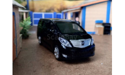 Toyota Alphard. Rastar, 1:45