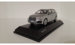 Audi Q 7 / 1:43 / Spark