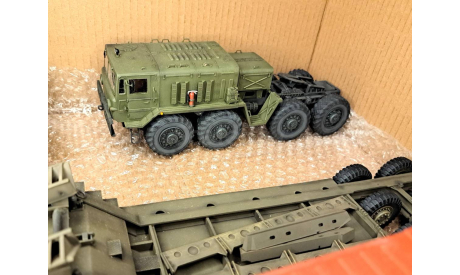 1/35 модель автомобиля МАЗ-537Г военный четырёхосный седельный тягач с полуприцепом-тяжеловозом ЧМЗАП-5247Г СССР 1963 год, масштабная модель, коллекция Новостройки СПб, scale35