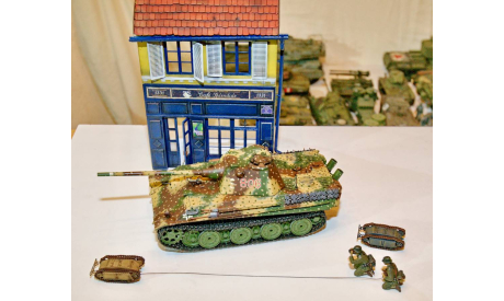 1/35 модель танка Пантера Ф с опорными катками с внутренней амортизацией и башней смал турн Sd.Kfz.171 Pz.Kpfw Panther Ausf.F mit Gummigedampften Stahllaufrollen, масштабные модели бронетехники, коллекция Новостройки СПб, scale35