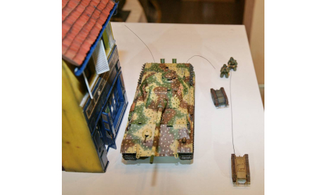 1/35 модель танка Пантера Ф с опорными катками с внутренней амортизацией и башней смал турн Sd.Kfz.171 Pz.Kpfw Panther Ausf.F mit Gummigedampften Stahllaufrollen, масштабные модели бронетехники, коллекция Новостройки СПб, scale35