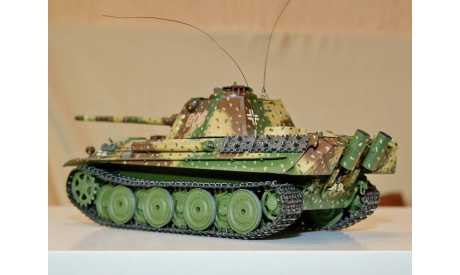 1/35 модель танка Пантера Ф с опорными катками с внутренней амортизацией и башней смал турн Sd.Kfz.171 Pz.Kpfw Panther Ausf.F mit Gummigedampften Stahllaufrollen, масштабные модели бронетехники, коллекция Новостройки СПб, scale35