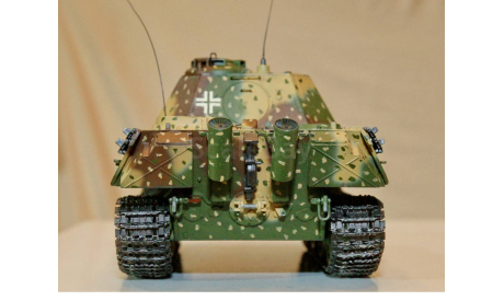 1/35 модель танка Пантера Ф с опорными катками с внутренней амортизацией и башней смал турн Sd.Kfz.171 Pz.Kpfw Panther Ausf.F mit Gummigedampften Stahllaufrollen, масштабные модели бронетехники, коллекция Новостройки СПб, scale35