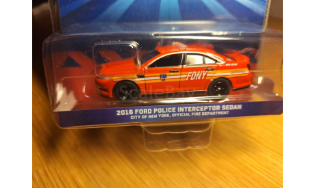 Модель автомобиля FORD Police Interceptor Sedan (FDNY) EMS Division 4, GreenLight масштаб 1:64, масштабная модель, Rollin, scale64