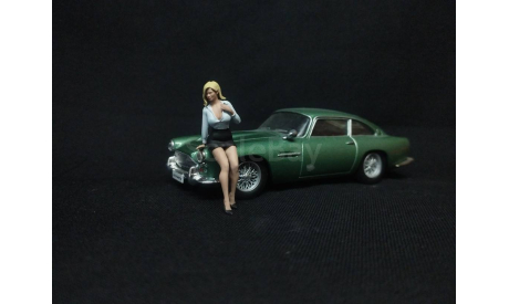 Фигурки 1/43  Девушка на авто, фигурка, OVB, scale43