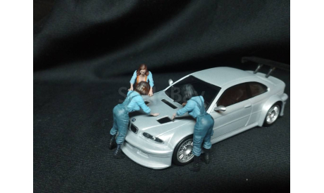 Фигурки 1/43 Девушка из автосервиса опирается на авто, фигурка, OVB, scale43