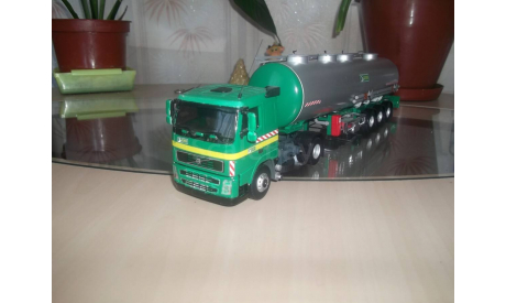 VOLVO FH с полуприцепом, масштабная модель, 1:43, 1/43, Eligor