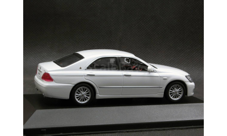 Toyota Crown Royal Saloon G 2005 white 1-43 J-Collection, масштабная модель, scale43