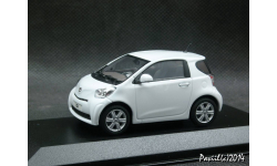 Toyota IQ white 1-43 Minichamps