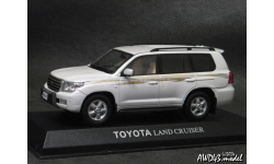 Toyota Land Cruiser 200 LHD 2009 white 1-43 Dealer=Kyosho