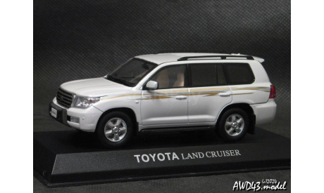 Toyota Land Cruiser 200 LHD 2009 white 1-43 Dealer=Kyosho, масштабная модель, scale43