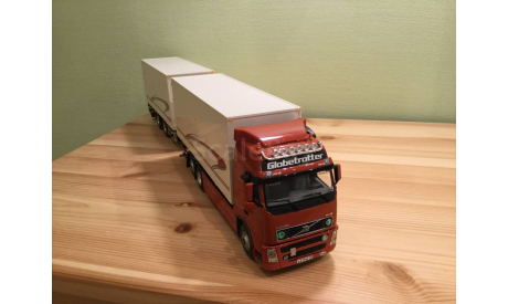 Volvo FH с тандем-прицепом (паровоз), масштабная модель, Motorart, scale43