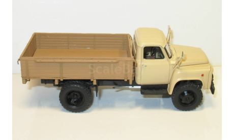 1/43 GAZ-52-04 бежевый (DiP models), масштабная модель, scale43, ГАЗ