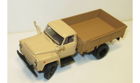 1/43 GAZ-52-04 бежевый (DiP models), масштабная модель, scale43, ГАЗ