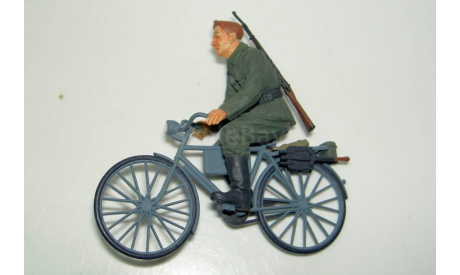 1/35 Немецкий солдат на велосипеде (Tamiya) собранная модель, фигурка, scale35