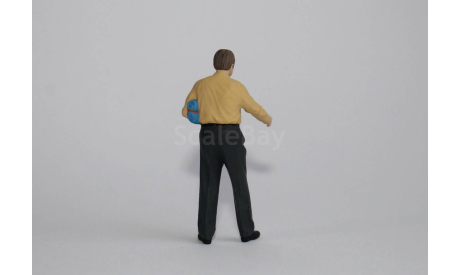 Фигурка 1:43 Мужчина с подарком., фигурка, Opus studio, scale43