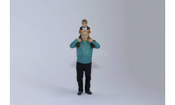 Фигурка 1:43 Дед с внуком