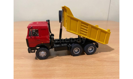 модель грузовика МАЗ 651705 самосвал (6х6), масштабная модель, SMM, scale43