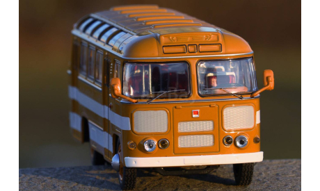 Автобус ПАЗ-672М Охра с белыми полосами Classicbus, масштабная модель, 1:43, 1/43