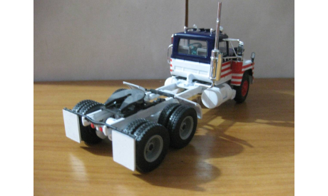 Mack R-Series Stars Stripes  . (IXO) . Новое ., масштабная модель, IXO грузовики (серии TRU), scale43