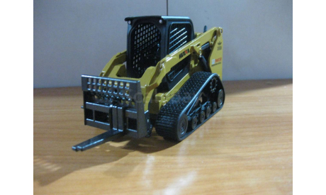 Вилочный погрузчик гусеничный  . Новое, масштабная модель трактора, huina, 1:50, 1/50