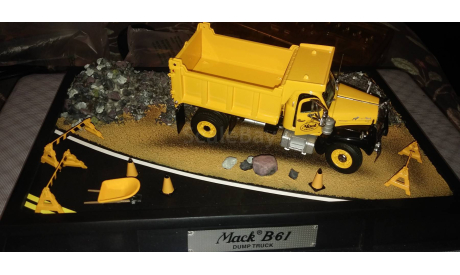 Самосвал Mack B-61 TWO AXLE DUMP TRUCK, масштабная модель, Franklin Mint, 1:43, 1/43
