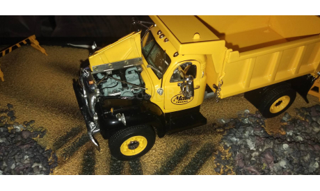 Самосвал Mack B-61 TWO AXLE DUMP TRUCK, масштабная модель, Franklin Mint, 1:43, 1/43