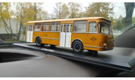 ЛиАЗ-677М, 2 автобусный парк цвет: Охра 23-48 МНА, масштабная модель, Classicbus, scale43