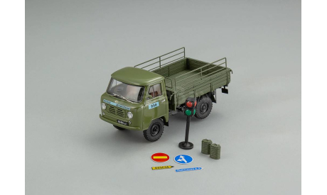 УАЗ 450Д «Военная Автоинспекция» МО СССР 1963 г. с аксессуарами в кузове, масштабная модель, DiP Models, scale43