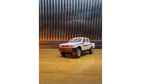 TOYOTA HiLux (1993), масштабная модель, scale64