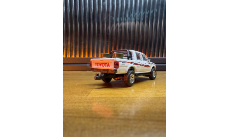 TOYOTA HiLux (1993), масштабная модель, scale64
