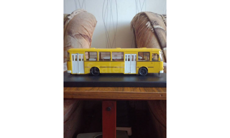 Автобус  ЛИАЗ 677М, под номером 001  1990г, масштабная модель, Sabron Scale Models, scale43