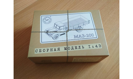 Сборная модель МАЗ 200, сборная модель автомобиля, AVD Models, scale43