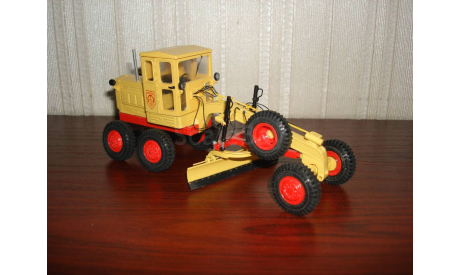 Автогрейдер Д-598, масштабная модель, UMI, scale43